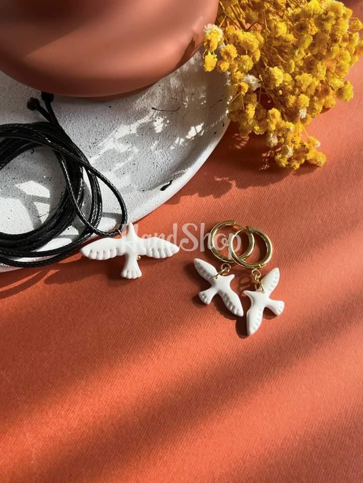 Набір прикрас пташки голубки сережки та кулон глина Набір прикрас пташки голубки сережки та кулон глина