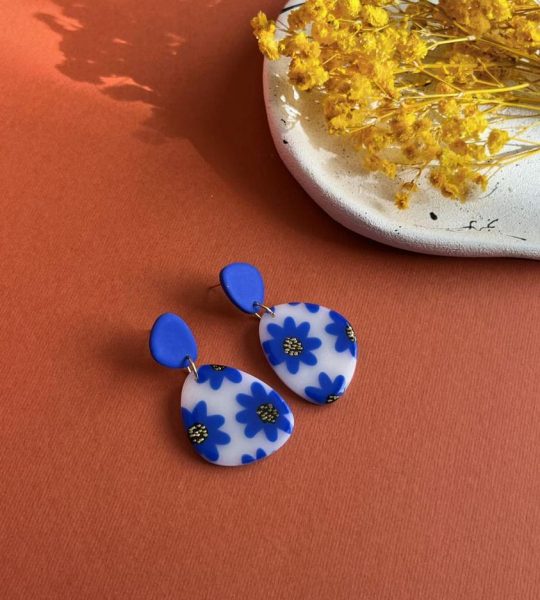 Жіночі овальні сині сережки з квітами, полімерна глина