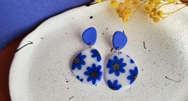 Сповнені мрій: втіліть вашу фантазію у неперевершених прикрасах - овальні сережки сині квіти з полімерної глини