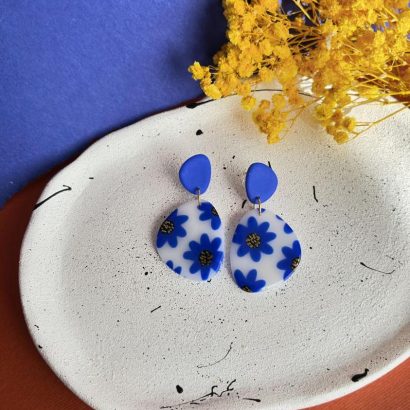 Жіночі овальні сині сережки з квітами, полімерна глина