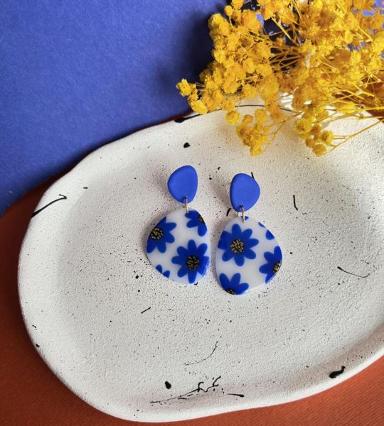 Жіночі овальні сині сережки з квітами, полімерна глина