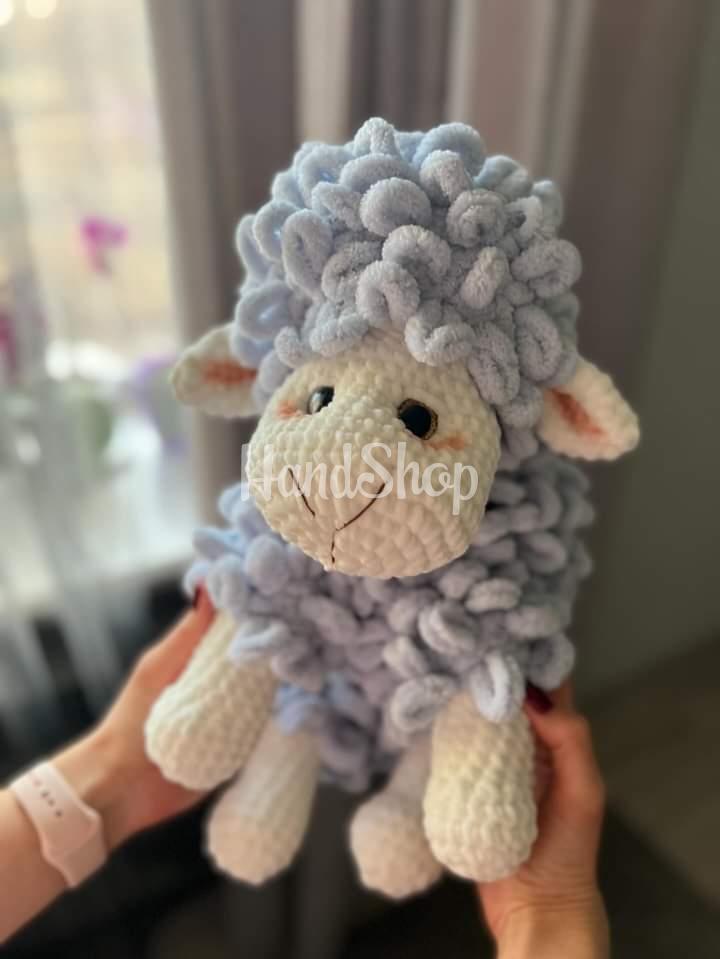 Дитяча в’язана іграшка гачком блакитна пухнаста вівця Дитяча в’язана іграшка гачком блакитна пухнаста вівця