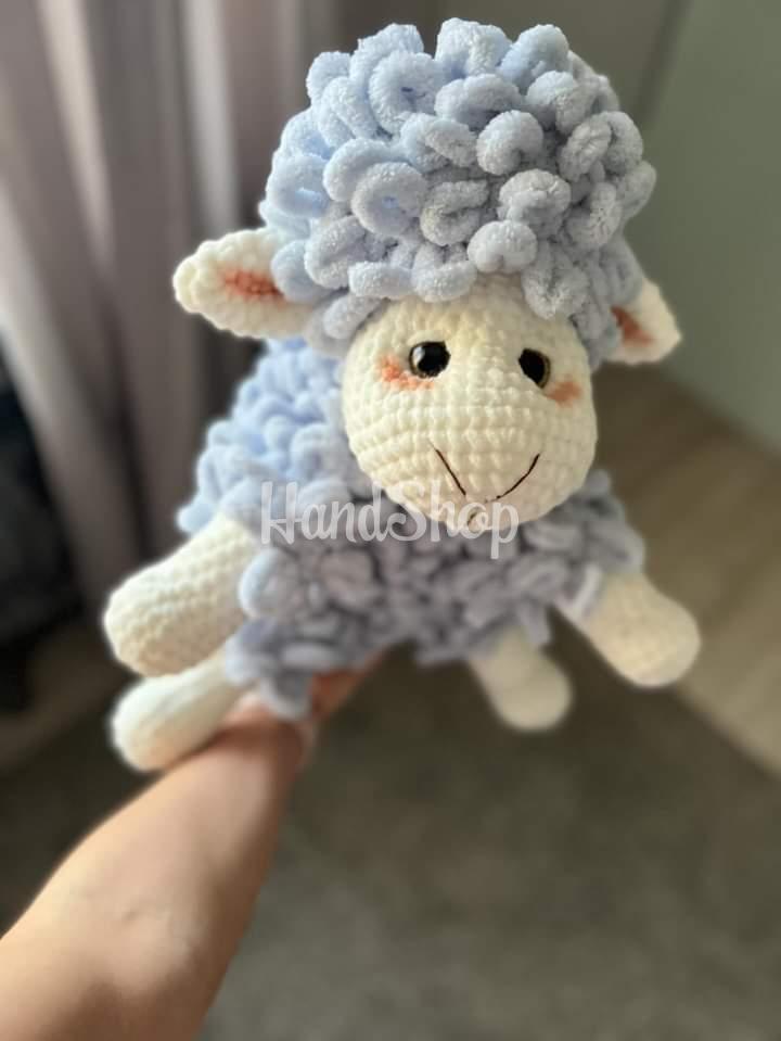 Дитяча в’язана іграшка гачком блакитна пухнаста вівця Дитяча в’язана іграшка гачком блакитна пухнаста вівця