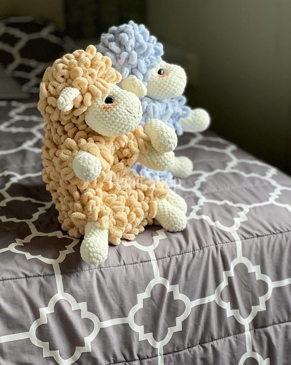 Велика дитяча в’язана іграшка гачком пухнаста вівця Велика дитяча в’язана іграшка гачком пухнаста вівця