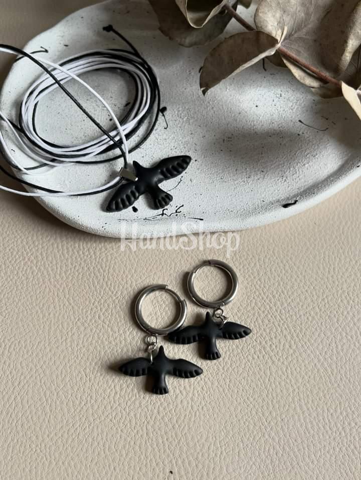 Жіночий набір прикрас чорні сережки та кулон голубки миру, глина Жіночий набір прикрас чорні сережки та кулон голубки миру, глина