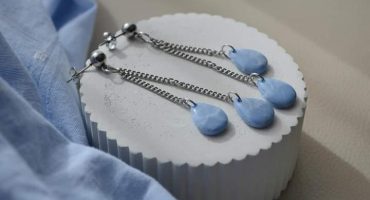Подарунок, що захоплює погляд: витончені жіночі сережки у вигляді краплинок із загадковим ефектом мармуру на металевому ланцюжку