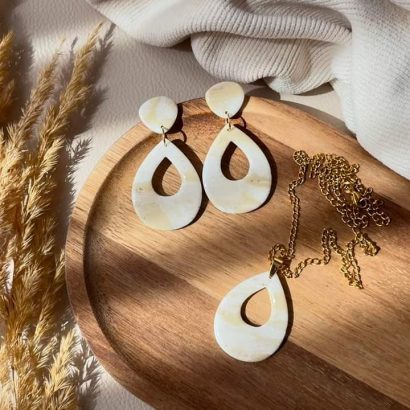 Жіночий комплект прикрас овальні сережки та кулон глина