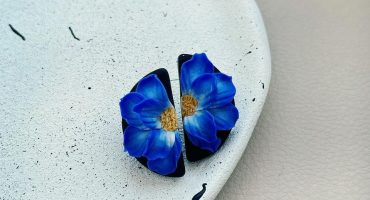 Елегантність природи: унікальні жіночі сережки синя квітка - віддзеркалення легкості і краси у кожній пелюсці