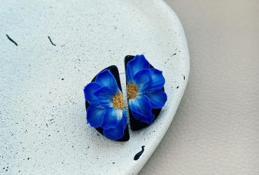 Елегантність природи: унікальні жіночі сережки синя квітка - віддзеркалення легкості і краси у кожній пелюсці