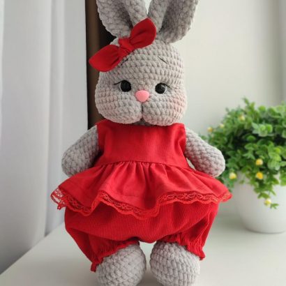 Дитяча іграшка кролик зайка в червоному комбінезоні