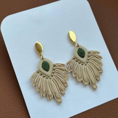 Символ мистецтва: авторські жіночі сережки у бохо-стилі з полімерної глини ручної роботи в бежевій гамі