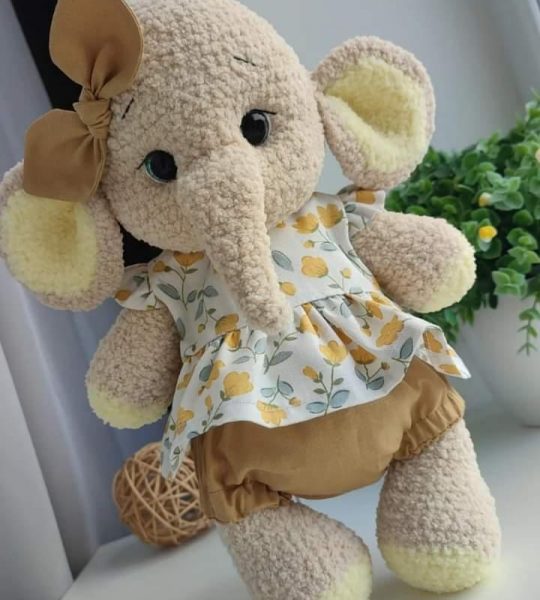 Дитяча м’яка іграшка великий слоник дівчинка у сукні