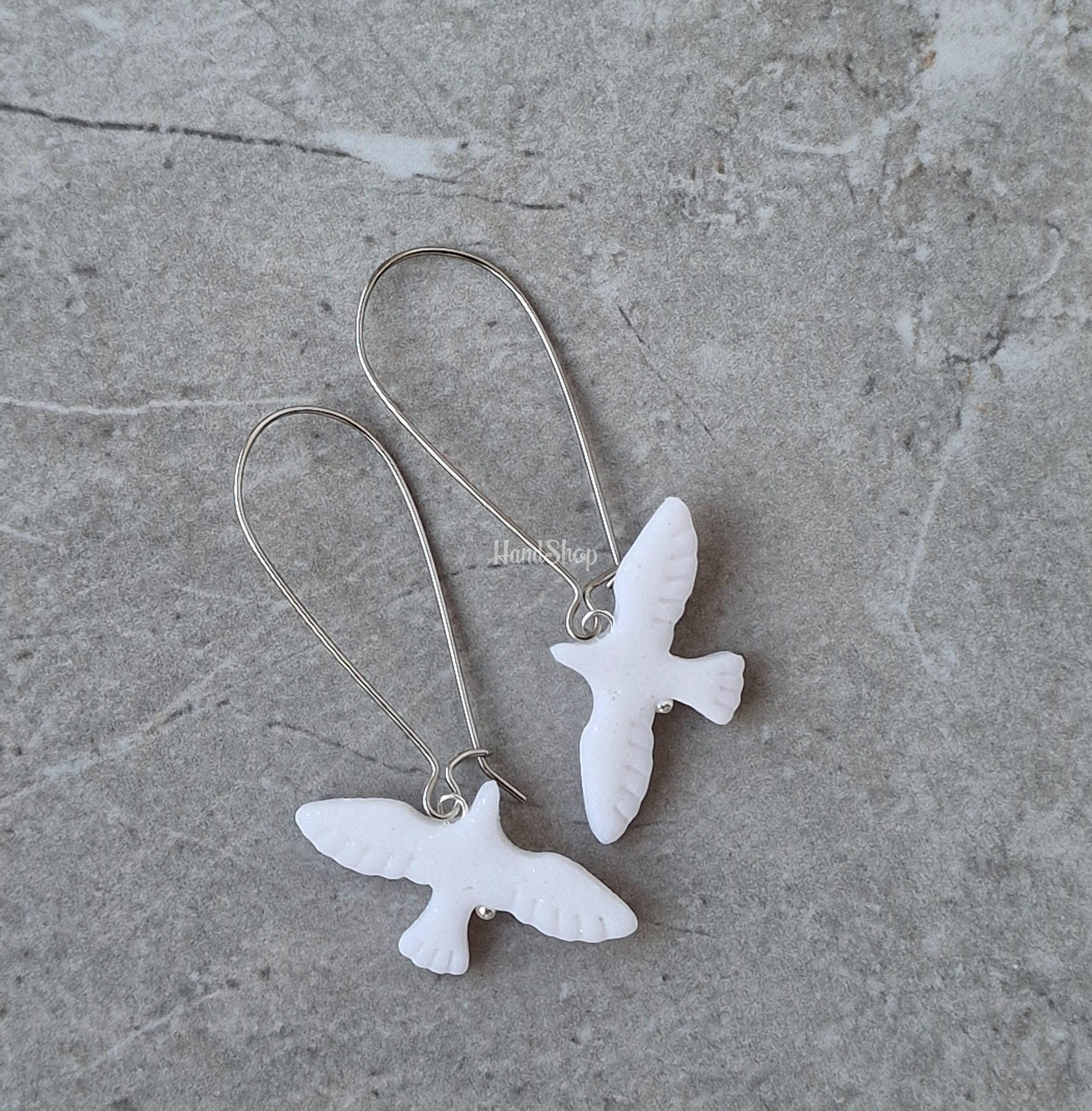 Комплект сережки та кулон голубки з полімерної глини Комплект сережки та кулон голубки з полімерної глини