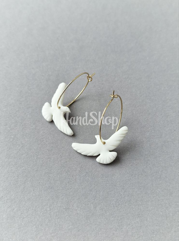 Сережки плашки білі голубки з полімерної глини кільця Сережки плашки білі голубки з полімерної глини кільця