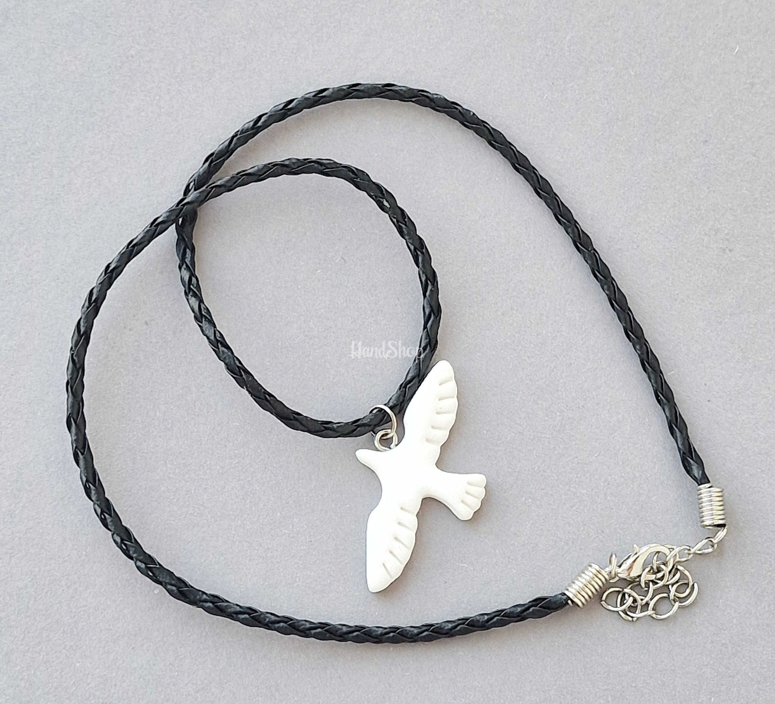 Жіночий кулон біла голубка з полімерної глини, шнур Жіночий кулон біла голубка з полімерної глини, шнур