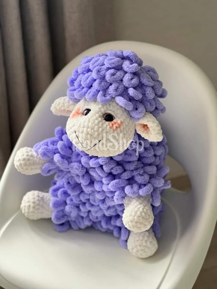 Дитяча в’язана іграшка гачком фіолетова вівця авторська Дитяча в’язана іграшка гачком фіолетова вівця авторська