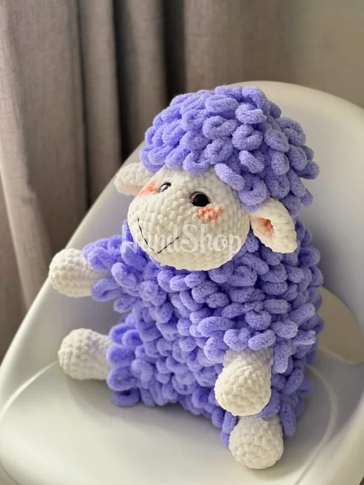 Дитяча в’язана іграшка гачком фіолетова вівця авторська Дитяча в’язана іграшка гачком фіолетова вівця авторська