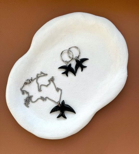 Набір прикрас чорні сережки та кулон ластівки з полімерної глини