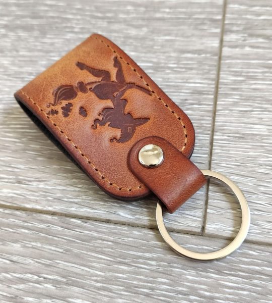 Сувенір жіночий відьма брелок з натуральної шкіри