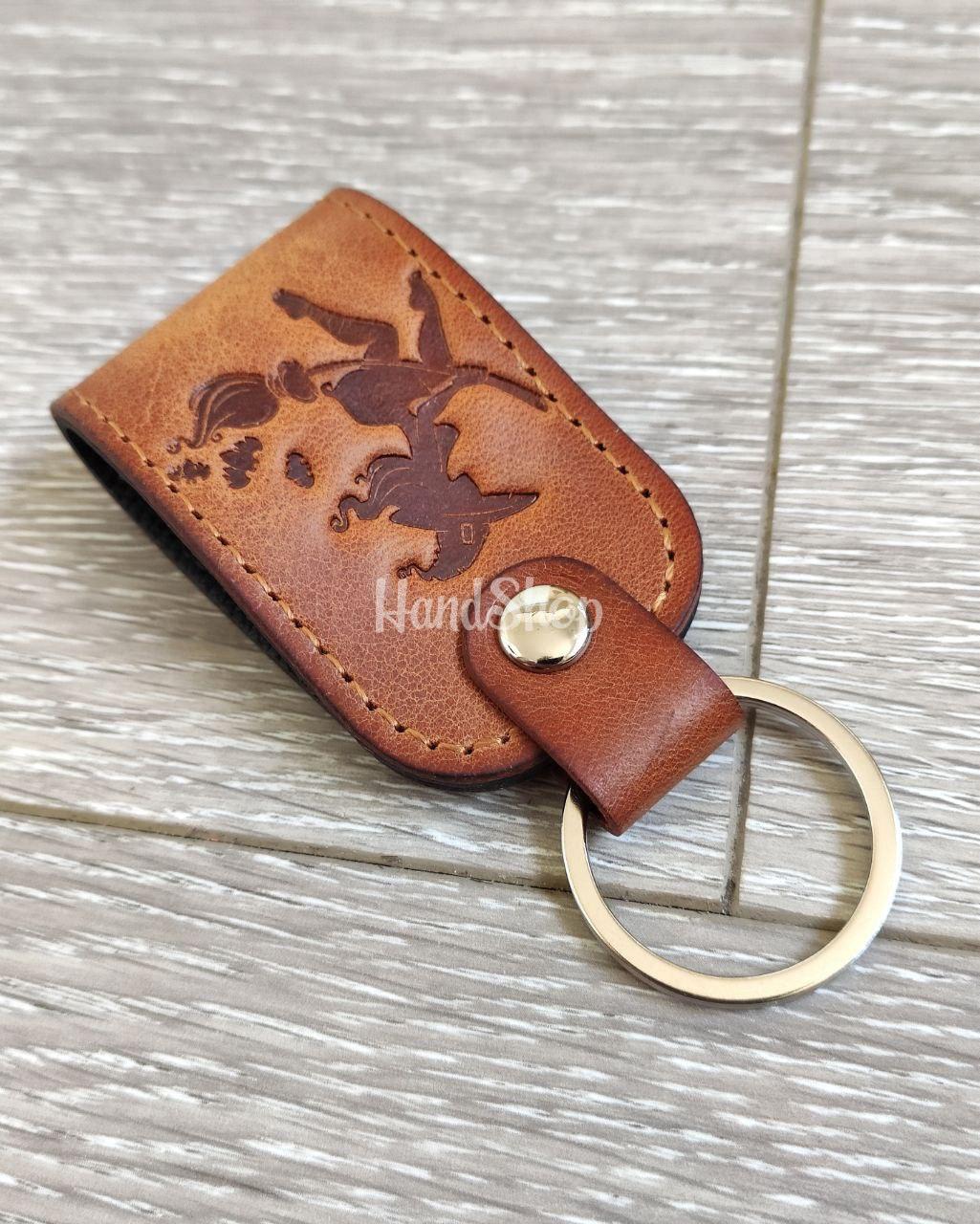 Сувенір жіночий відьма брелок з натуральної шкіри Сувенір жіночий відьма брелок з натуральної шкіри