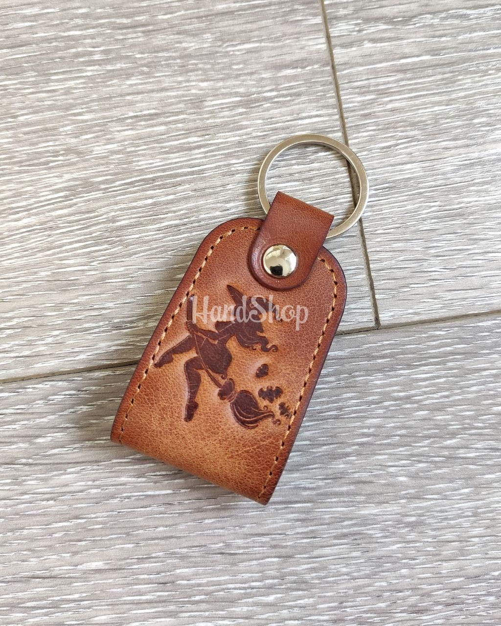 Сувенір жіночий відьма брелок з натуральної шкіри Сувенір жіночий відьма брелок з натуральної шкіри