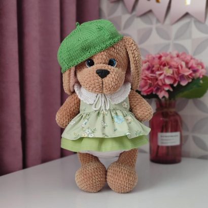 Авторська іграшка в’язана собачка дівчинка у сукні та береті