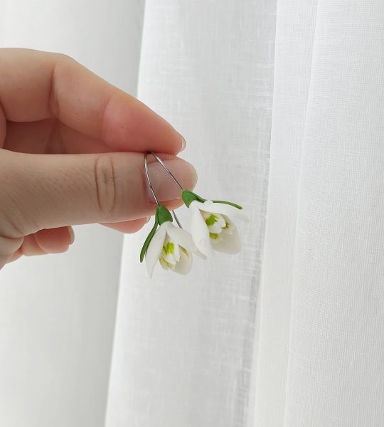 Жіночі сережки білі квіти підсніжники з полімерної глини