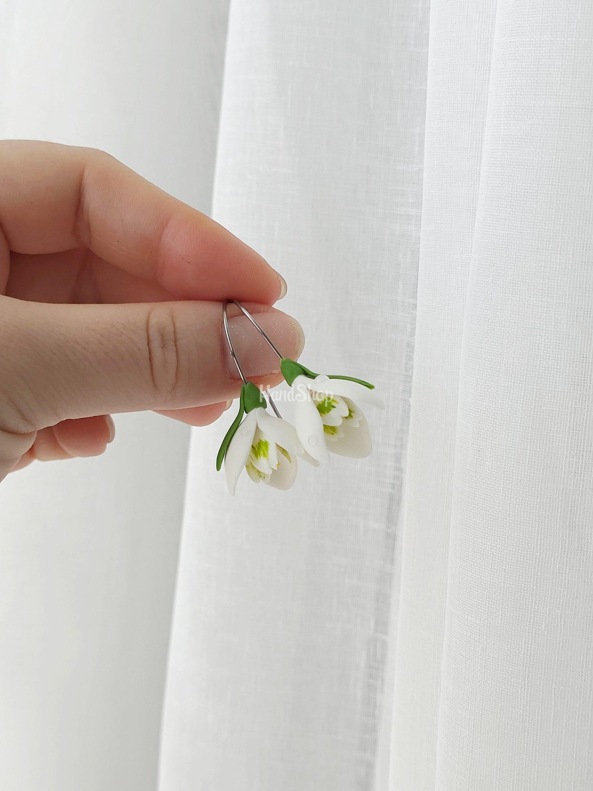 Жіночі сережки білі квіти підсніжники з полімерної глини Жіночі сережки білі квіти підсніжники з полімерної глини