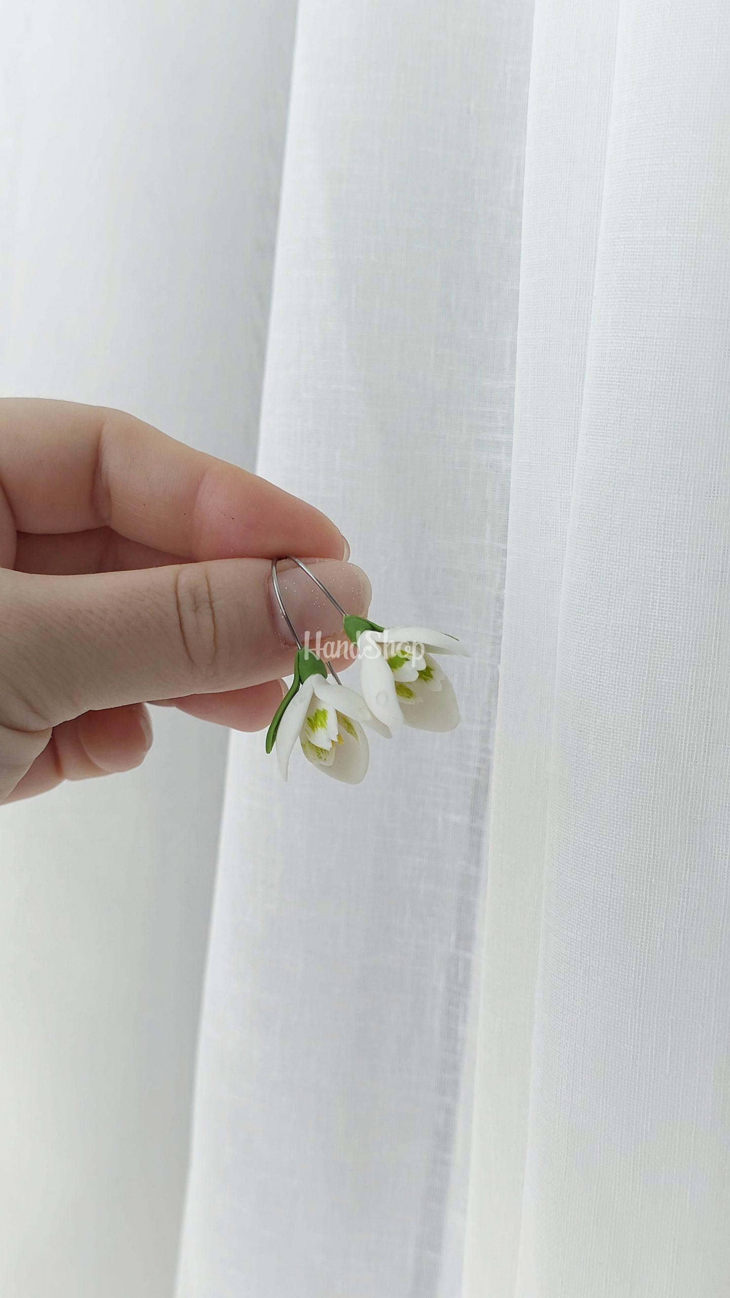 Жіночі сережки білі квіти підсніжники з полімерної глини Жіночі сережки білі квіти підсніжники з полімерної глини