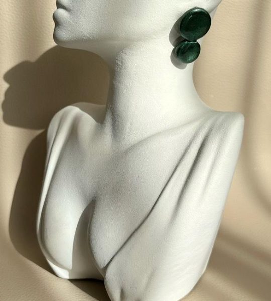 Стильні жіночі святкові сережки геометричні круглі, смола