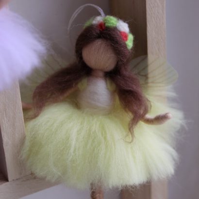 Лялечка сувенір з вовни підвіска веснянка ангел з крилами