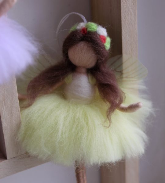 Лялечка сувенір з вовни підвіска веснянка ангел з крилами