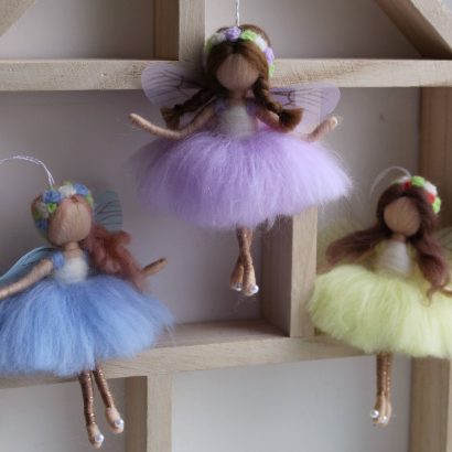 Лялечка валяна з вовни підвіска веснянка ангел з крилами