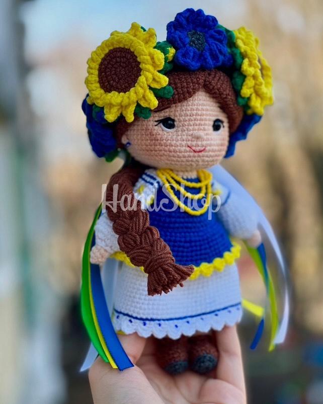 Сувенірна в’язана лялька україночка віночок квіти соняшники Сувенірна в’язана лялька україночка віночок квіти соняшники