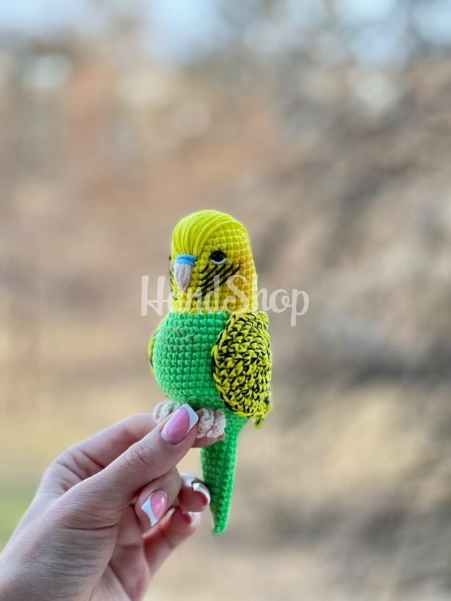 Авторська іграшка в’язаний папуга в жовто-зеленому кольорі Авторська іграшка в’язаний папуга в жовто-зеленому кольорі