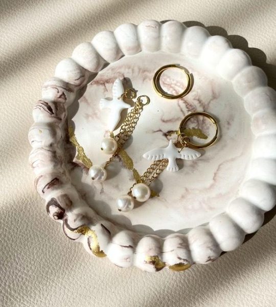 Набір прикрас сережки та кулон білі голубки глина