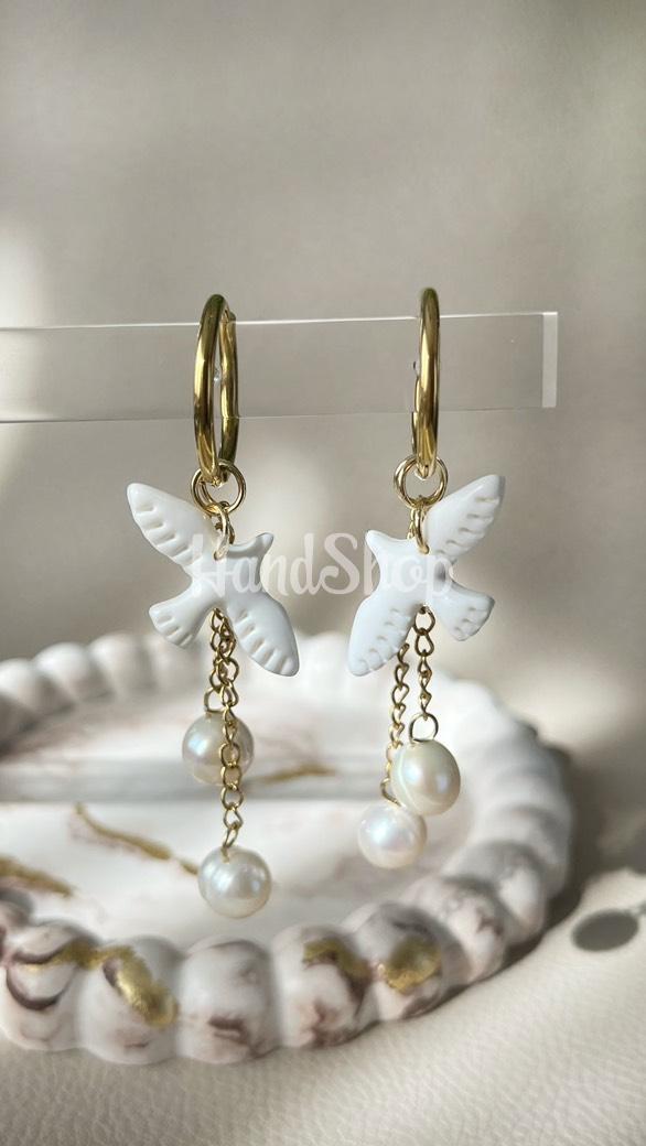 Набір прикрас сережки та кулон білі голубки глина Набір прикрас сережки та кулон білі голубки глина