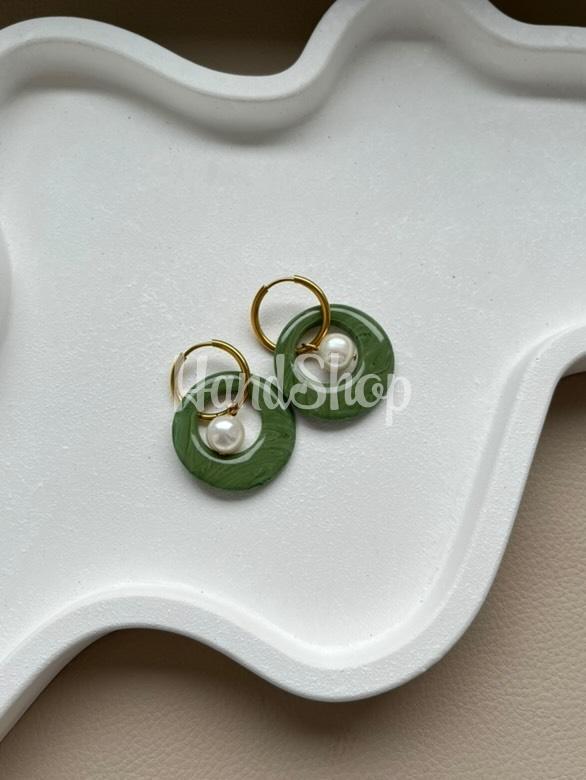 Стильні жіночі сережки круглі зелені глина та річкові перли Стильні жіночі сережки круглі зелені глина та річкові перли