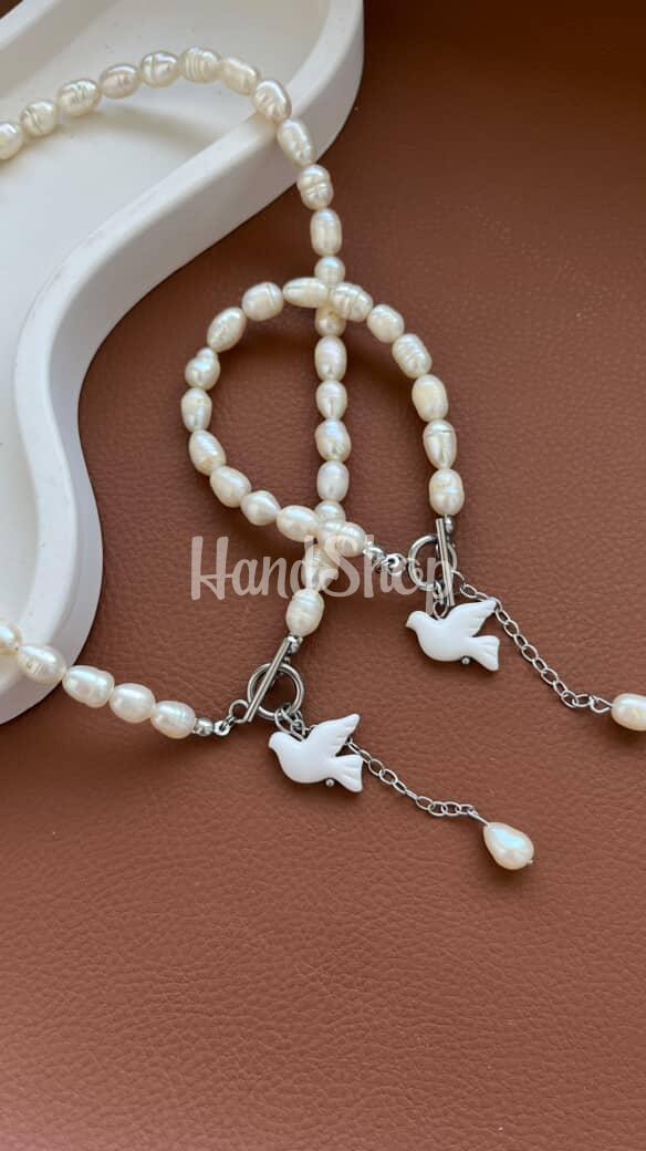 Жіночі сережки білі голубки полімерна глина та річкові перли Жіночі сережки білі голубки полімерна глина та річкові перли