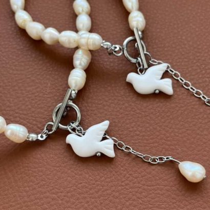 Намисто колье та браслет білі голубки глина, річкові перли