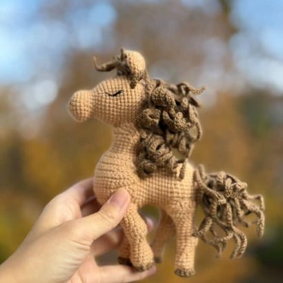 Іграшка символ 2026 року в'язаний коник сувенір