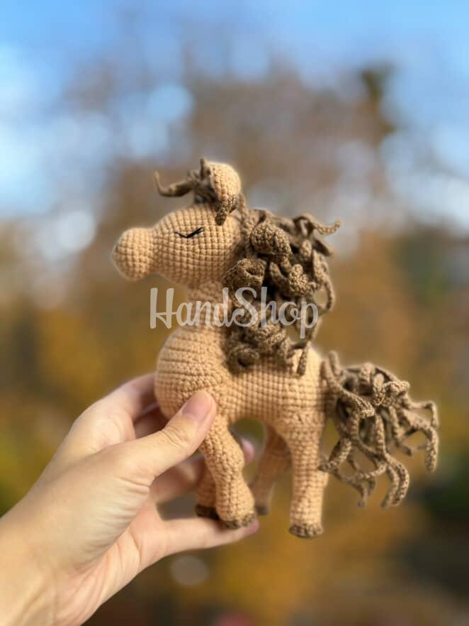 Іграшка символ 2026 року в'язаний коник сувенір Іграшка символ 2026 року в'язаний коник сувенір