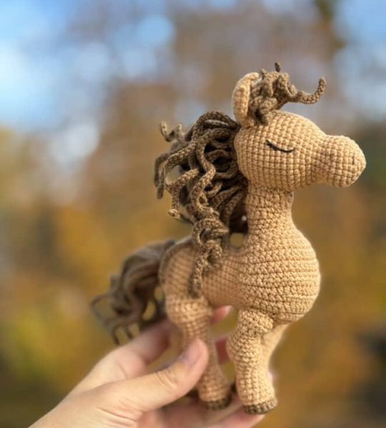 Іграшка символ 2026 року в'язаний коник сувенір