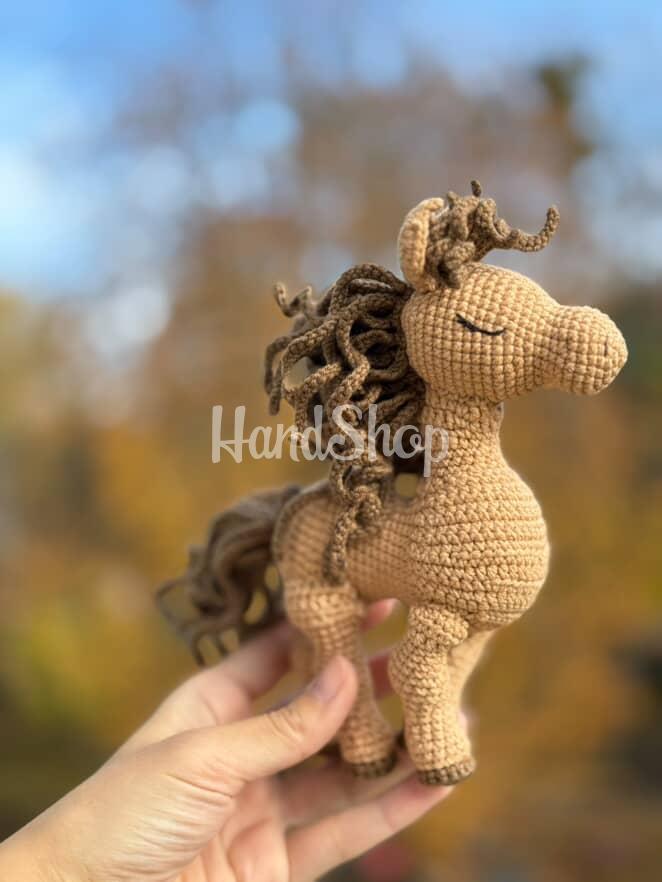 Іграшка символ 2026 року в'язаний коник сувенір Іграшка символ 2026 року в'язаний коник сувенір