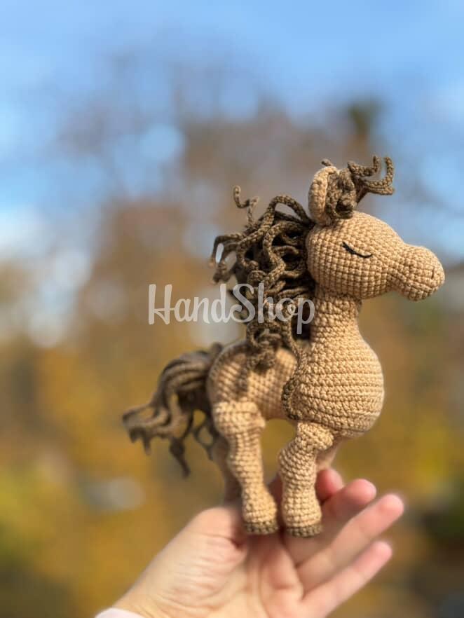 Іграшка символ 2026 року в'язаний коник сувенір Іграшка символ 2026 року в'язаний коник сувенір