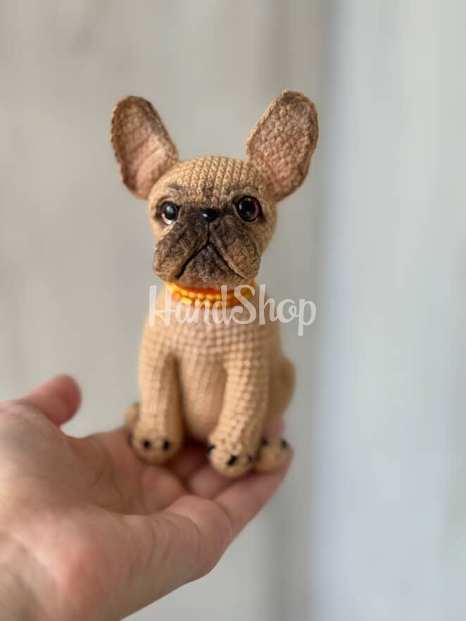 Авторська іграшка в’язаний пес французький бульдог бежевий Авторська іграшка в’язаний пес французький бульдог бежевий