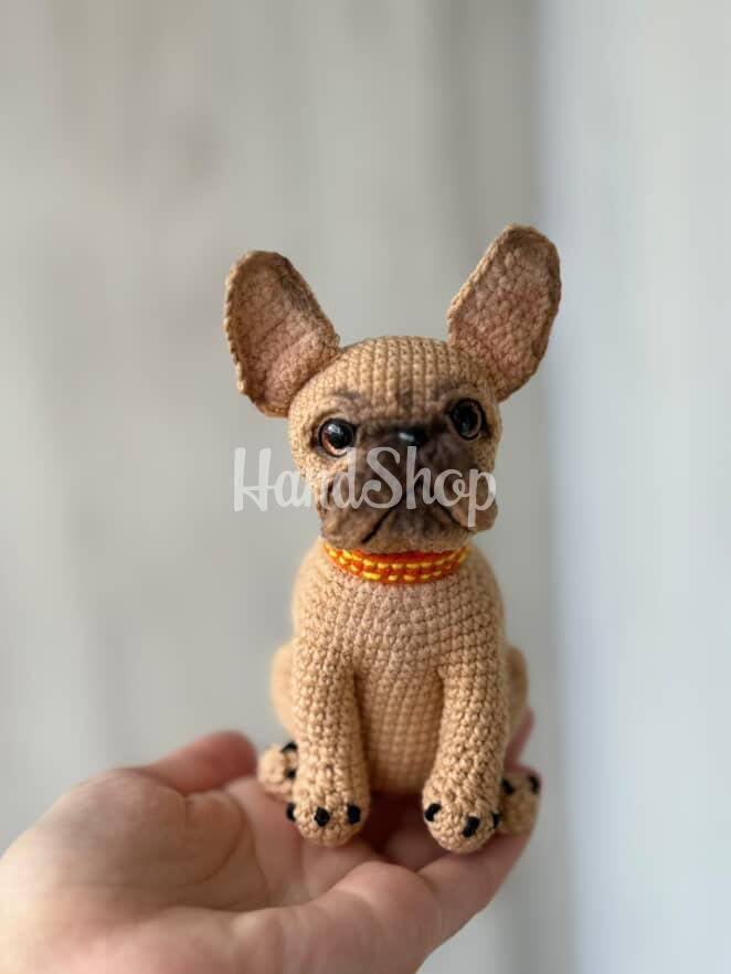 Авторська іграшка в’язаний пес французький бульдог бежевий Авторська іграшка в’язаний пес французький бульдог бежевий