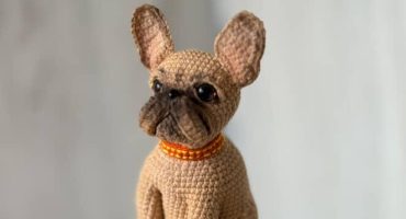 Чарівний подарунок для дітей на День Святого Миколая: в'язаний французький бульдог ручної роботи