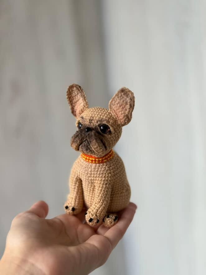 Чарівний подарунок для дітей на День Святого Миколая: в'язаний французький бульдог ручної роботи