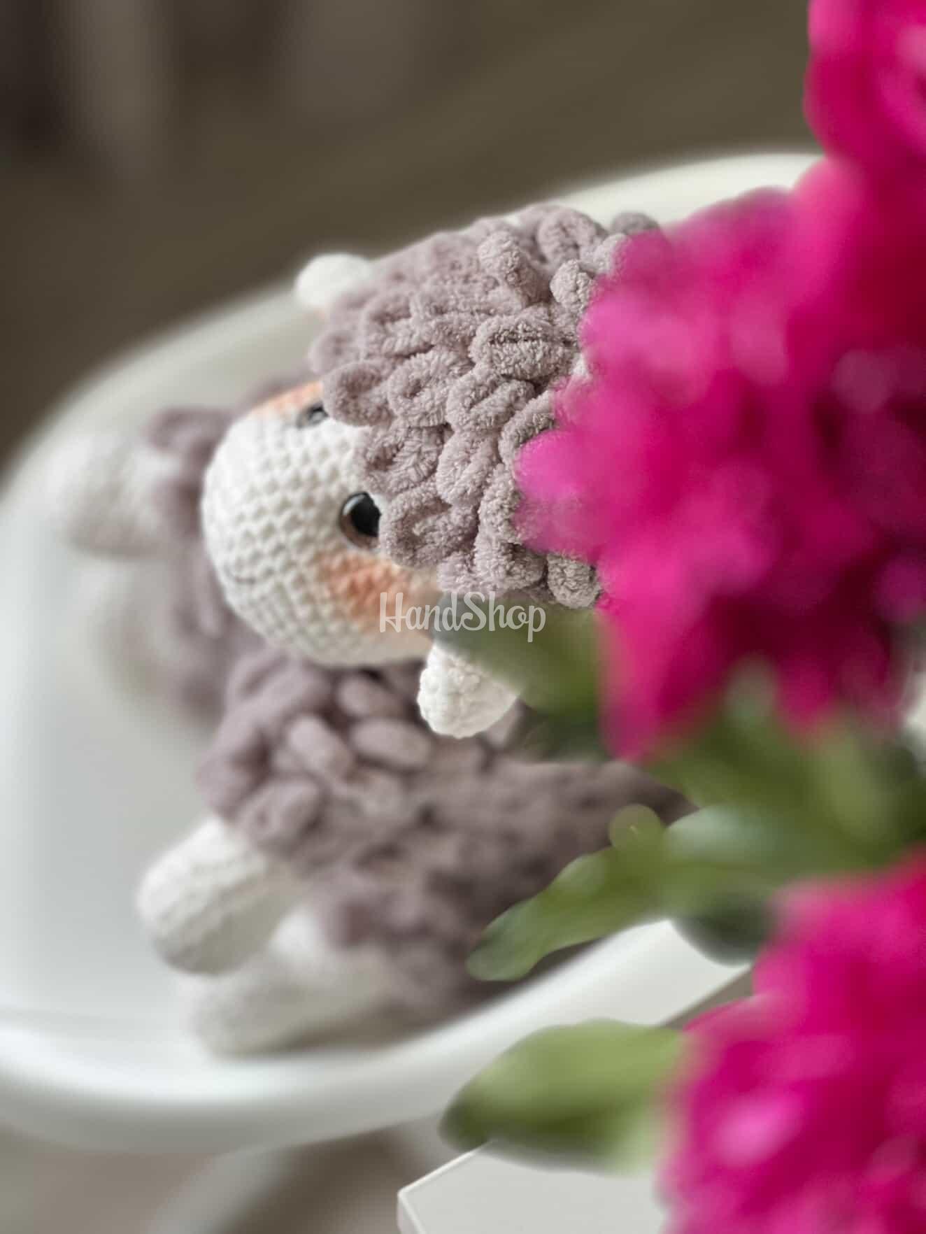 Новорічна велика в’язана іграшка пухнаста вівця 2026 Новорічна велика в’язана іграшка пухнаста вівця 2026